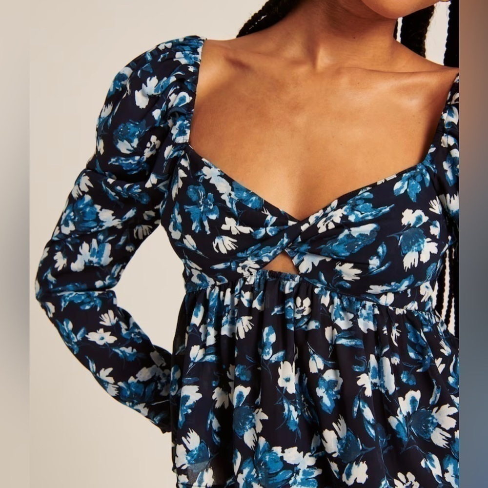 NWT A&F Size L Twist-Front Peplum Top